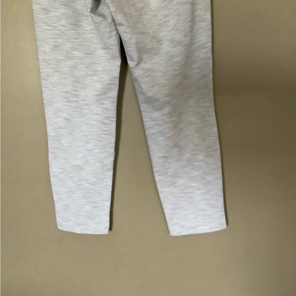 Lululemon pant” on the fly” - Picture 5 of 9